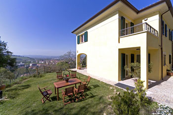 giardino tranquillo con vista panoramica entroterra Gabicce